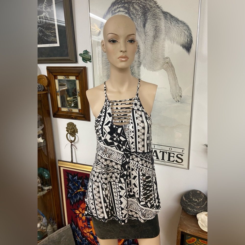 Funky Contrasting Patterned Tank Top - Picture 2 of 14